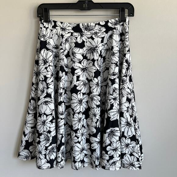 Aryeh Floral Skirt Black and White Floral Pull On Small NWT - Picture 1 of 3